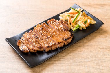 sebze - Asya tarzı ile dilimlenmiş domuz biftek ızgara