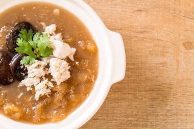 Yengeç kase kırmızı et suyu çorbası kızarmış balık Maw