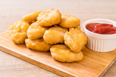 Soslu tavuk nugget, sağlıksız yemek.