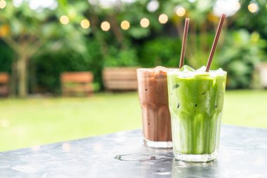 Çikolatalı süt ve sütlü restoran ve kafe buzlu yeşil çay Iced