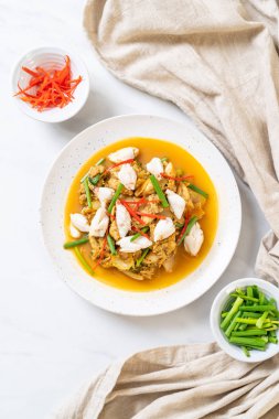 Fried yengeç ile toz köri - Tayland mutfağı