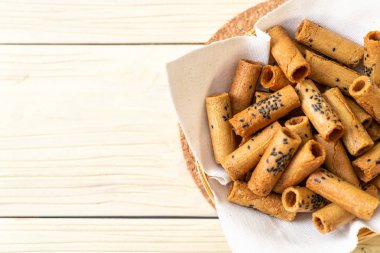 Taylandlı çıtır Hindistan cevizi roll - Tay tatlı snack