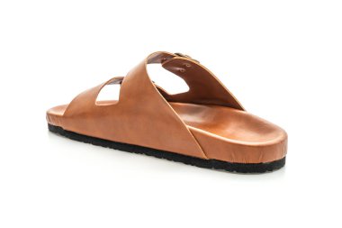 Erkekler beyaz arka plan üzerinde izole sandalet deri