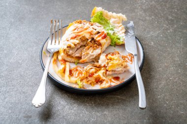 kızarmış tavuk burger - sağlıksız gıda tarzı