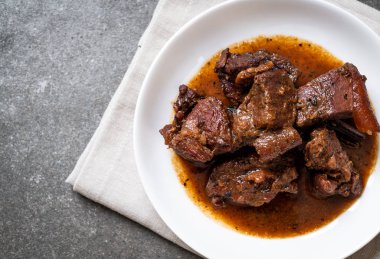 herb - Phuket Tayland geleneksel gıda tarzı ile domuz eti güveç