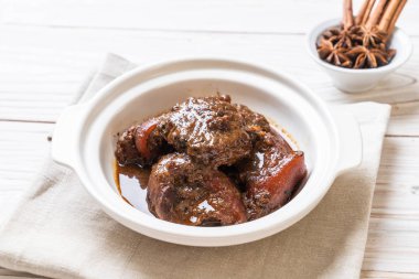 herb - Phuket Tayland geleneksel gıda tarzı ile domuz eti güveç