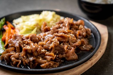 sıcak plaka - Asya tarzı domuz biftek dilimlenmiş