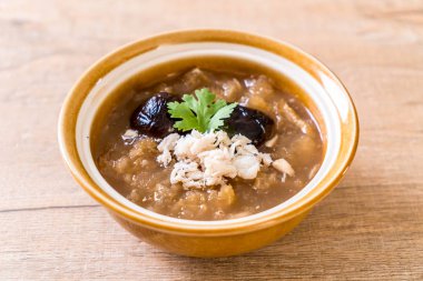 Yengeç kase kırmızı et suyu çorbası kızarmış balık Maw