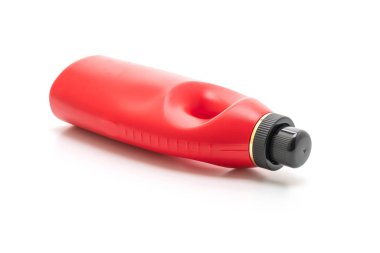 Beyaz arka plan üzerinde izole plastik deterjan şişeleri