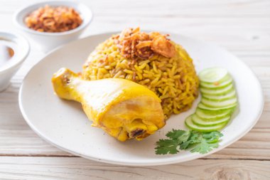 Tavuk - Müslüman gıda tarzı ile Müslüman sarı pirinç