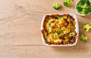 Peynirli fırında karnabahar ve brokoli graten