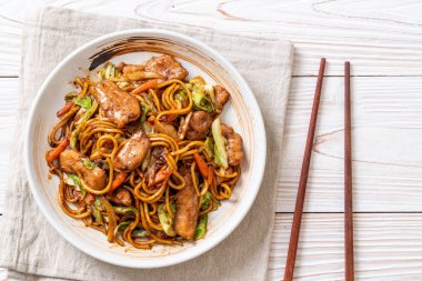 tavada kızartılmış yakisoba noodle pork - Asya gıda tarzı ile