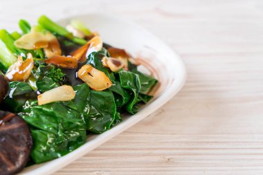 Sarımsaklı istiridye soslu kızarmış Hong Kong Kale heyecan