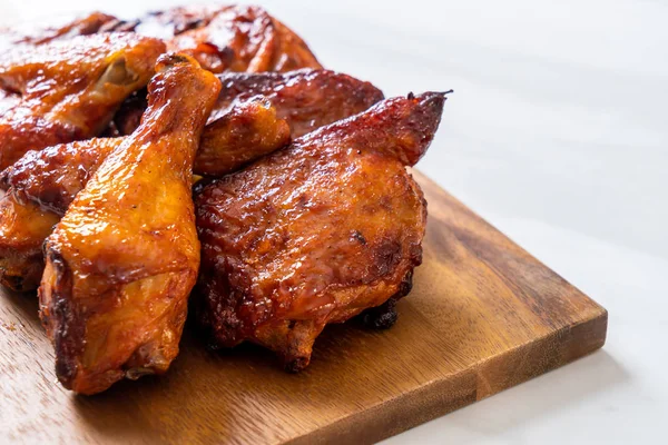 Masada ızgara ve ızgara tavuk.