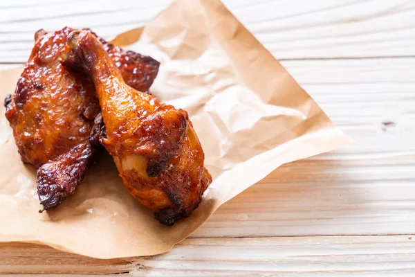 Masada ızgara ve ızgara tavuk.