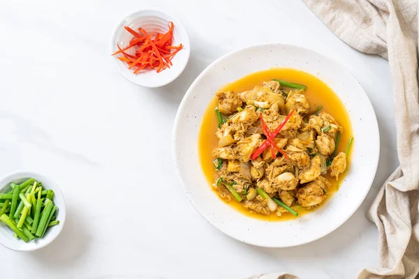 Fried yengeç ile toz köri - Tayland mutfağı