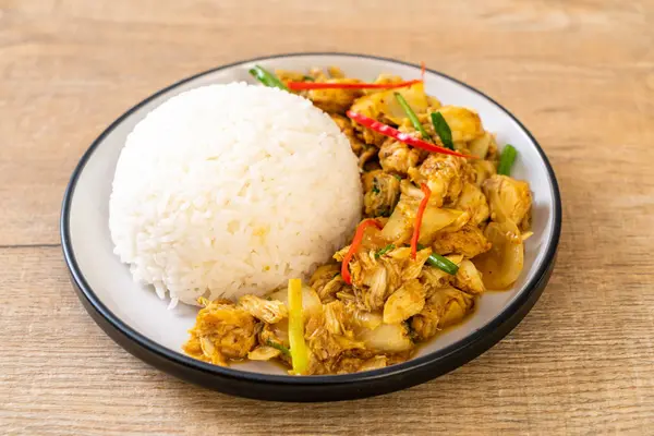 Toz köri pirinç - Tayland mutfağı ile kızartılmış yengeç