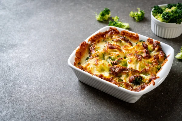 Peynirli fırında karnabahar ve brokoli graten