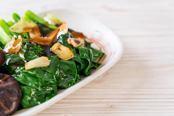 Sarımsaklı istiridye soslu kızarmış Hong Kong Kale heyecan