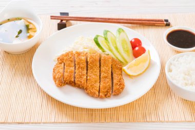 Japon kızartılmış domuz pirzolası (tonkatsu seti) - Japon yemek tarzı