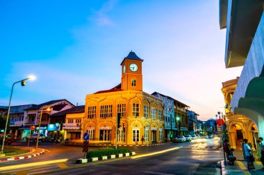 Phuket, Tayland, 18 Nisan 2018: Çin Portekiz tarzı eski binalar ile eski şehir Phuket Tayland Phuket çok ünlü bir turistik yer.