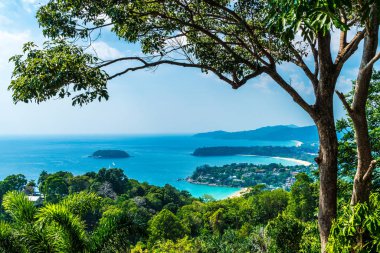 Tropikal plaj manzarası, Karon view Phuket, Tayland - tatil tatil kavramı üzerine gelin
