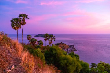 Phromthep Cape bakış açısıyla güzel günbatımı alacakaranlık gökyüzü Phuket, Tayland - işleme tarzı filtre efekti