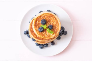 Taze yaban mersinli gözleme.