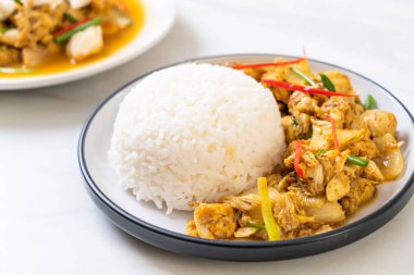 Toz köri pirinç - Tayland mutfağı ile kızartılmış yengeç