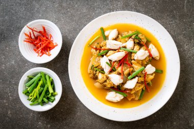 Fried yengeç ile toz köri - Tayland mutfağı