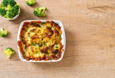 Peynirli fırında karnabahar ve brokoli graten