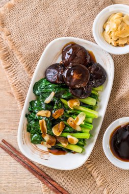 Sarımsaklı istiridye soslu kızarmış Hong Kong Kale heyecan