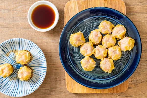 Chino Camarones Vapor Dumpling Con Salsa — Foto de Stock