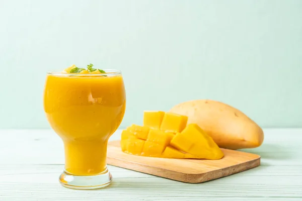 Fresh Mango Smoothies Healthy Food Drink Concept — Stock Photo, Image