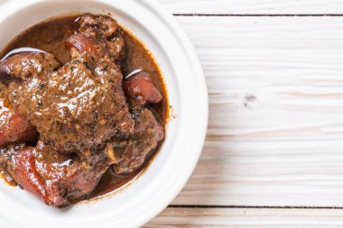 herb - Phuket Tayland geleneksel gıda tarzı ile domuz eti güveç