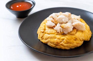 omlet Yengeç eti ve chili sos ile