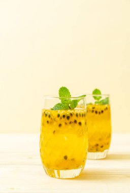 taze ve buzlu meyve suyu - sağlıklı içecek