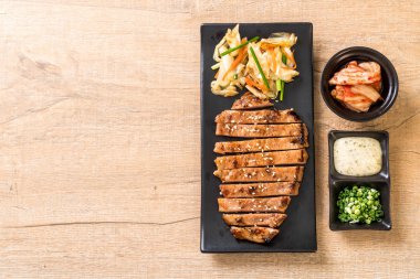 sebze - Asya tarzı ile dilimlenmiş domuz biftek ızgara