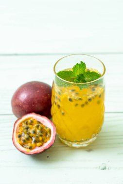 taze ve buzlu meyve suyu - sağlıklı içecek