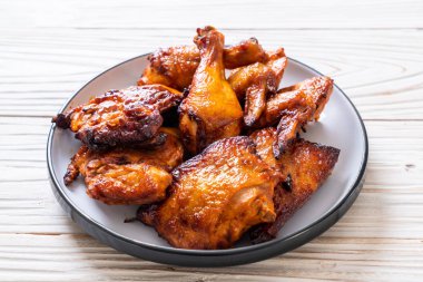 Masada ızgara ve ızgara tavuk.