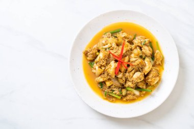 Fried yengeç ile toz köri - Tayland mutfağı