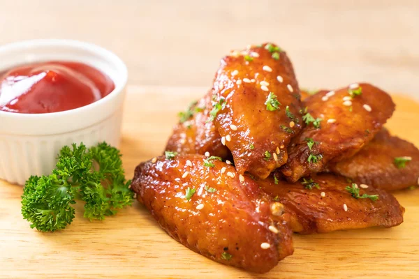 Alitas Pollo Horno Barbacoa Con Sésamo Blanco —  Fotos de Stock