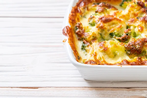 Baked Cauliflower Broccoli Gratin Cheese — Stock Photo, Image