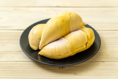 Ahşap zemin üzerinde taze Durian meyvesi