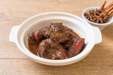 herb - Phuket Tayland geleneksel gıda tarzı ile domuz eti güveç