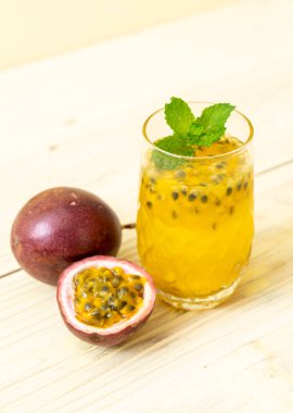 taze ve buzlu meyve suyu - sağlıklı içecek