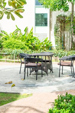 boş açık veranda sandalye ve masa Bahçe