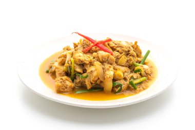 Beyaz arka plan üzerinde izole toz köri ile kızartılmış yengeç