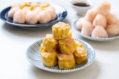 Çin karides pişmiş hamur tatlısı - Asya gıda tarzı