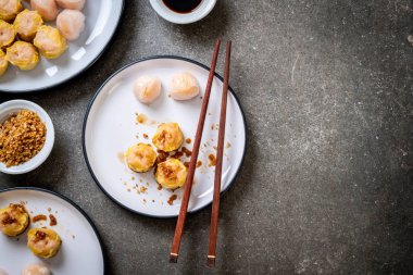 Çin karides pişmiş hamur tatlısı - Asya gıda tarzı